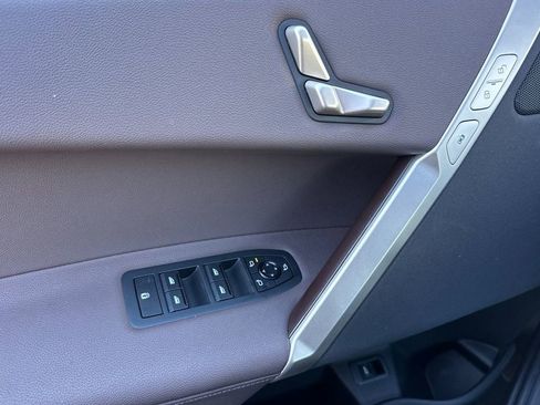 Used 2023 BMW iX xDrive50 w/ Sport Package image 10