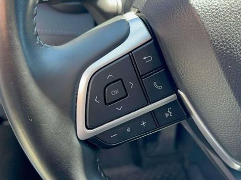 Used 2022 Toyota Highlander XLE AWD/4WD image 24
