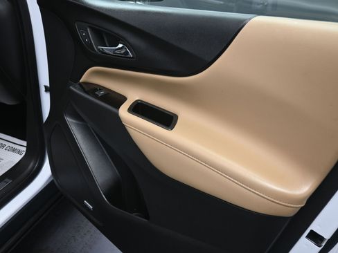 Used 2023 Chevrolet Equinox Premier image 28