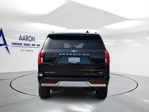 Used 2025 Ford Expedition Max Platinum AWD/4WD image 3