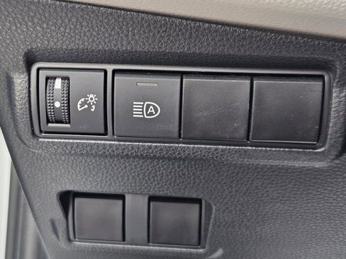 Used 2024 Toyota Corolla Cross L image 13