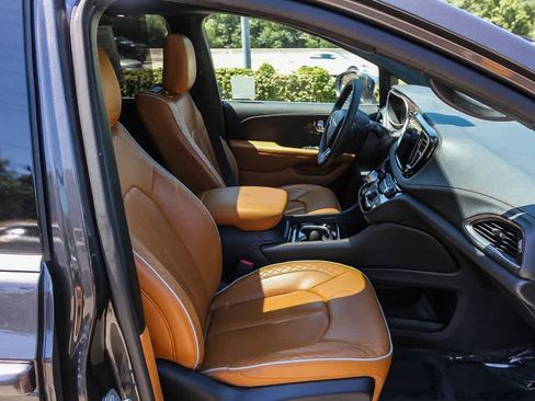 Used 2022 Chrysler Pacifica Pinnacle FWD image 19
