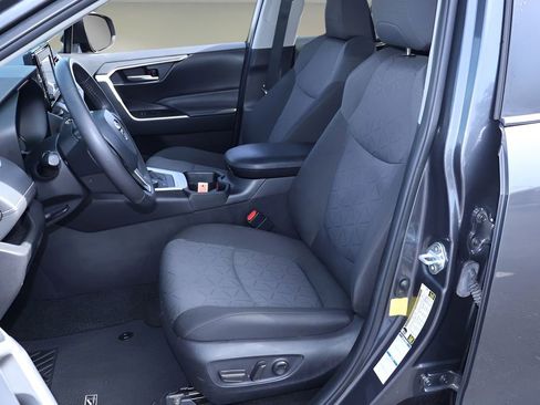 Certified 2021 Toyota RAV4 XLE w/ Convenience Package AWD/4WD image 14