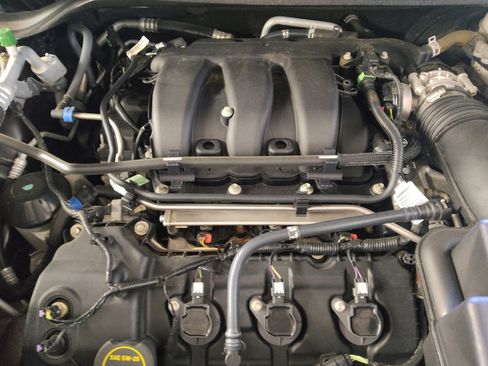 Used 2018 Ford Explorer XLT w/ Equipment Group 201A FWD image 30