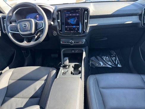 Certified 2025 Volvo XC40 B5 Core image 12