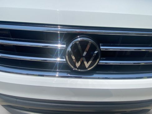 Used 2022 Volkswagen Tiguan SE FWD image 29