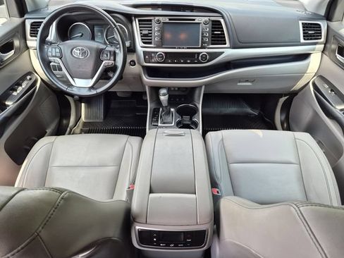 Used 2018 Toyota Highlander XLE AWD/4WD image 18