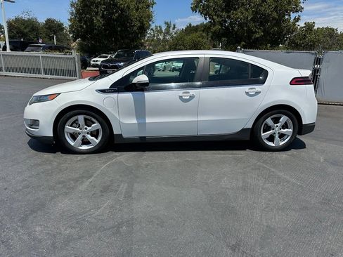 Used 2015 Chevrolet Volt FWD image 2