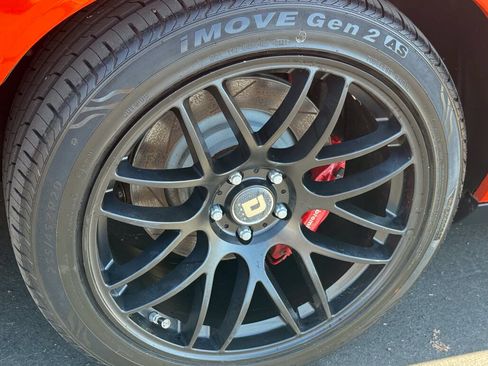 Used 2009 Dodge Challenger SRT8 w/ SRT Option Group II RWD image 10