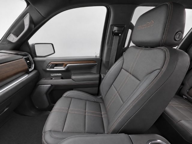 Used 2023 Chevrolet Silverado 1500 High Country w/ Technology Package AWD/4WD image 24