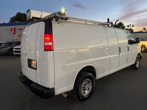 Used 2018 Chevrolet Express 2500 Extended image 4