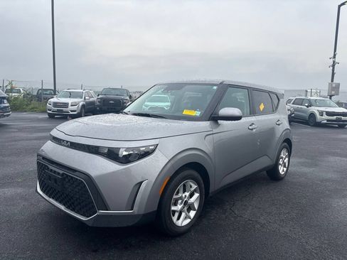 Certified 2023 Kia Soul LX w/ LX Technology Package FWD image 7