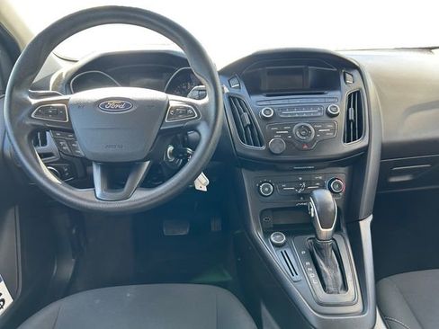 Used 2017 Ford Focus SE image 12