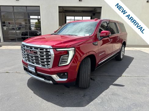 Used 2025 GMC Yukon XL Denali w/ Sun & Power Step Package AWD/4WD image 3