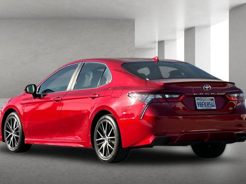 Used 2022 Toyota Camry SE w/ Convenience Package image 6