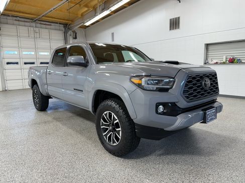 Used 2020 Toyota Tacoma TRD Sport image 6