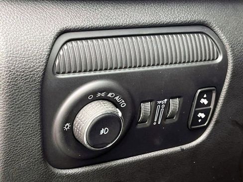 Used 2023 Jeep Wagoneer Base image 21