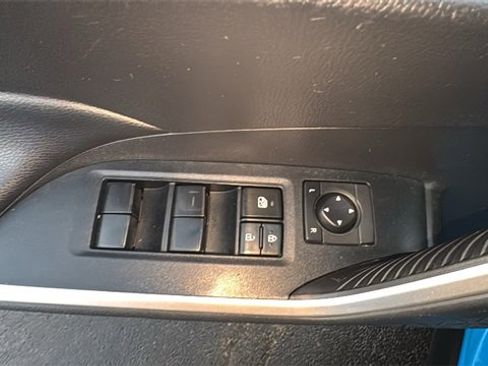 Used 2019 Toyota RAV4 LE image 12