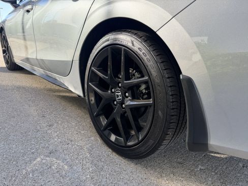 Used 2025 Honda Civic Sport image 10