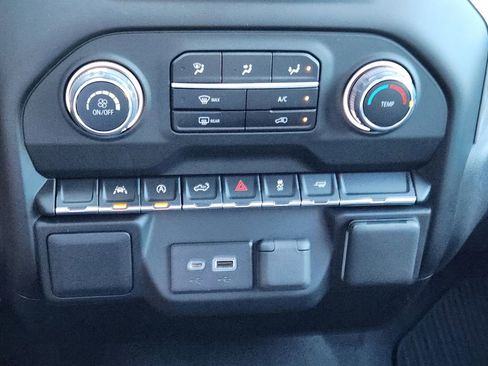 Certified 2023 Chevrolet Silverado 1500 Custom image 19