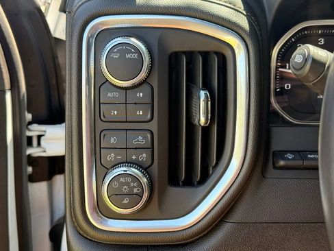 Used 2022 GMC Sierra 2500 AT4 w/ AT4 Premium Plus Package AWD/4WD image 9