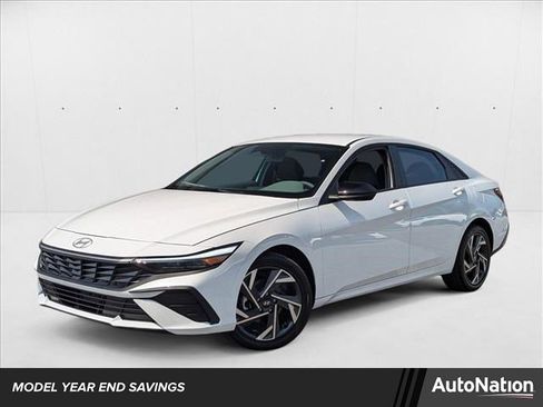 New 2025 Hyundai Elantra SEL image 1