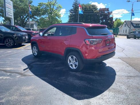 Used 2023 Jeep Compass Latitude w/ Convenience Group AWD/4WD image 5