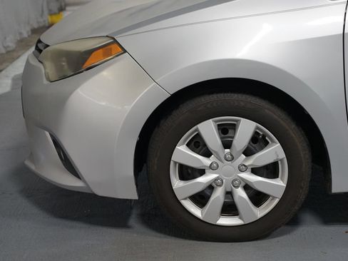 Used 2014 Toyota Corolla LE FWD image 5