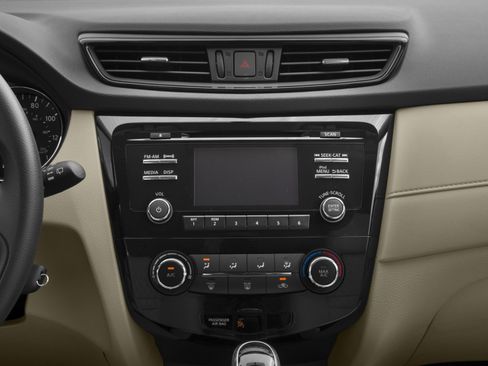 Used 2018 Nissan Rogue SV w/ Premium Package image 7