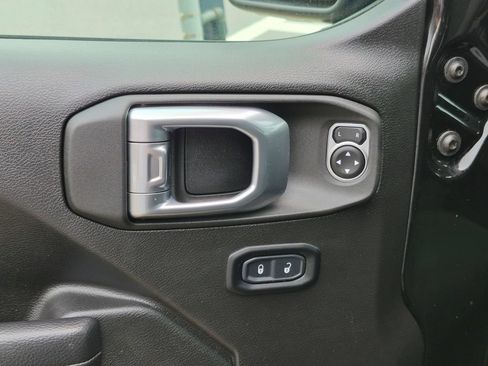 Used 2024 Jeep Wrangler Unlimited AWD/4WD image 12
