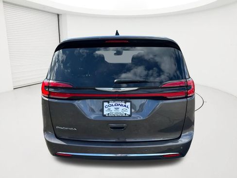Used 2023 Chrysler Pacifica Touring-L FWD image 6