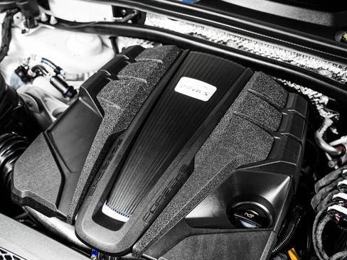 Certified 2026 Porsche Macan S AWD/4WD image 13