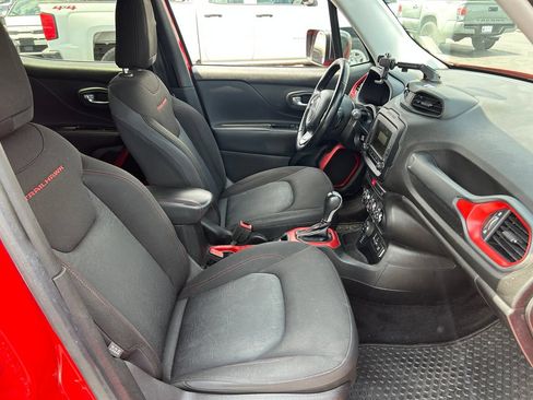 Used 2016 Jeep Renegade Trailhawk AWD/4WD image 31