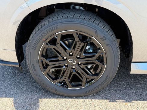 New 2026 INFINITI QX80 4WD image 10