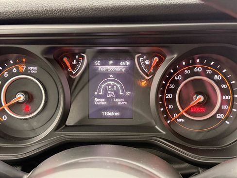 Used 2025 Jeep Gladiator Sport image 18