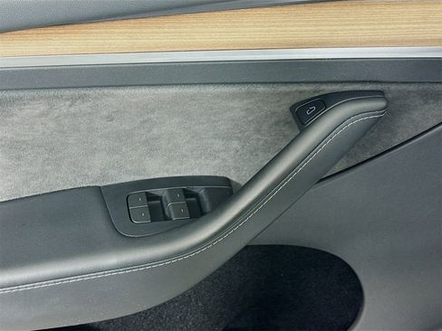 Used 2023 Tesla Model Y Long Range image 13