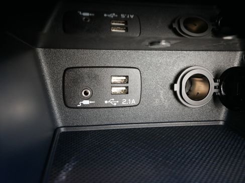 Used 2024 Subaru Forester Limited w/ Convenience Package image 33