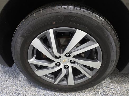 Used 2023 Chevrolet Equinox Premier image 38