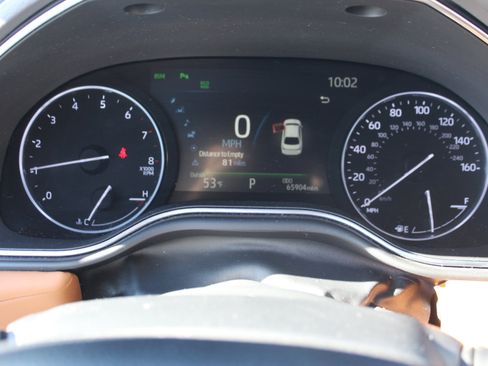 Used 2020 Toyota Avalon Limited image 19