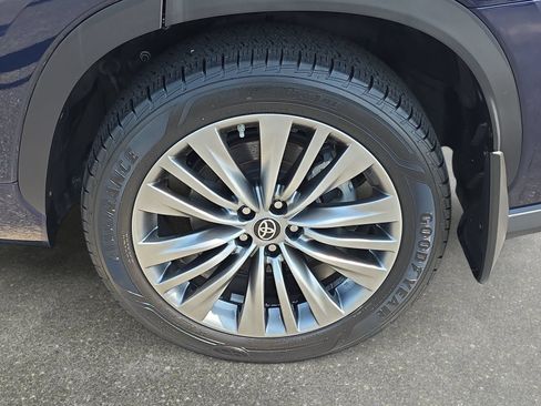 Used 2022 Toyota Highlander Platinum AWD/4WD image 34