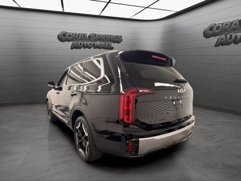 Certified 2025 Kia Telluride S FWD image 3