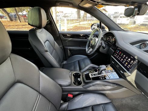 Used 2023 Porsche Cayenne image 47