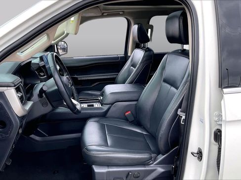 Certified 2024 Ford Expedition XLT RWD image 8