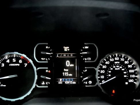 Used 2021 Toyota Tundra SR5 w/ SR5 Upgrade Package AWD/4WD image 16