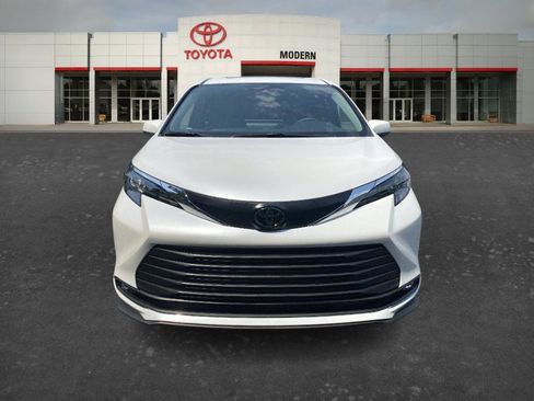 Certified 2026 Toyota Sienna XLE FWD image 2