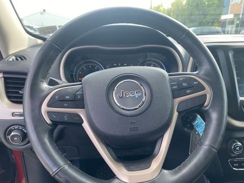 Used 2015 Jeep Cherokee Latitude w/ Cold Weather Group AWD/4WD image 20