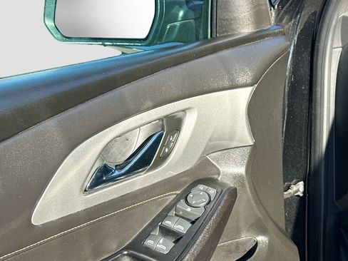 Used 2023 Chevrolet Traverse LT image 17