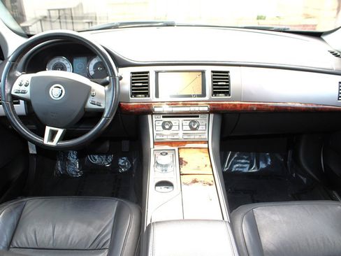 Used 2009 Jaguar XF Luxury image 17