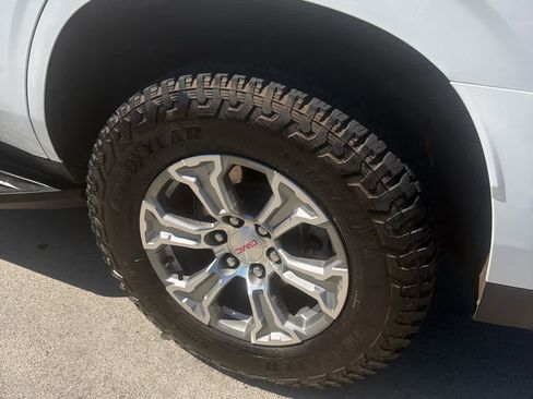 Used 2022 GMC Yukon SLE AWD/4WD image 10