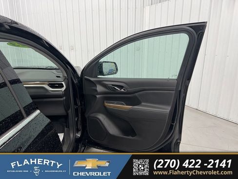 Used 2023 GMC Acadia SLE w/ Driver Convenience Package image 14